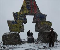 Пам’ятник на Верецькому перевалі закидали фарбою