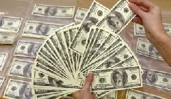 Українці купуватимуть і продаватимуть валюту лише з паспортом