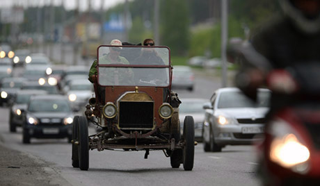 Закарпатських імпортерів та власників антикварних авто звільнили від сплати екологічного податку
