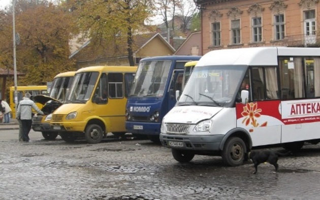 В Ужгороді обговорюють питання про підвищення тарифів в маршрутному таксі до 3-х гривень