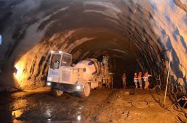 Перші поїзди через новий тунель у Карпатах підуть через 2 роки