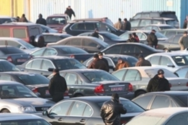 З наступного року через закарпатські пункти пропуску не можна буде ввезти авто, старше 5 років...