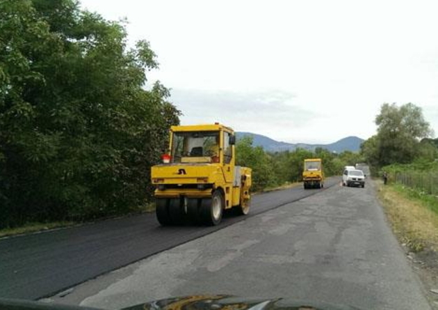Євродорогу із радянського автошляху роблять у найбільшому районі України (ФОТО)