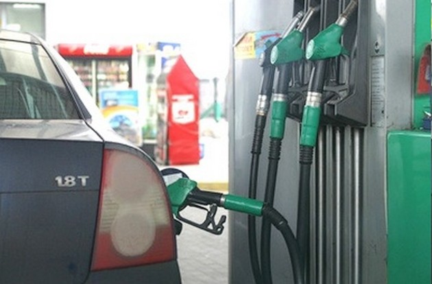 Як швидко знизять ціни на бензин закарпатські автозаправні станції?