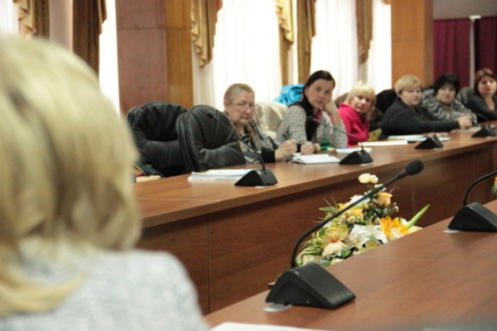 Керівники та бухгалтери підприємств з Ужгорода та Мукачева вчилися застосовувати на практиці норми Податкового кодексу