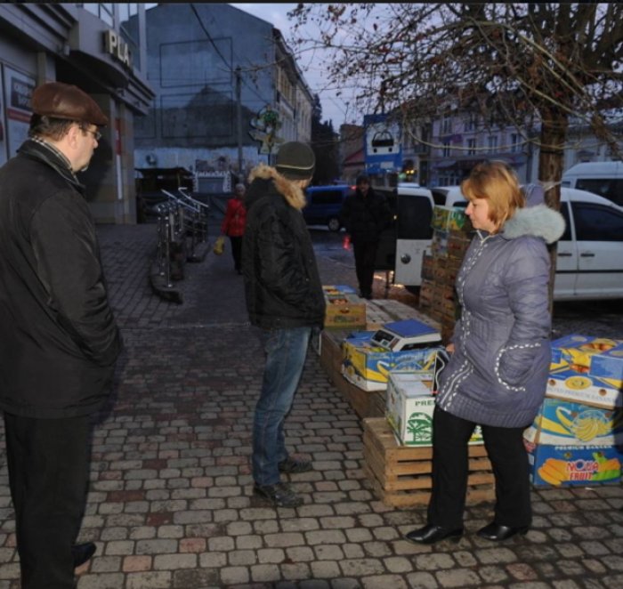 Сьогодні вуличних торговців тільки усно попередили, завтра - штрафуватимуть! (ФОТО)