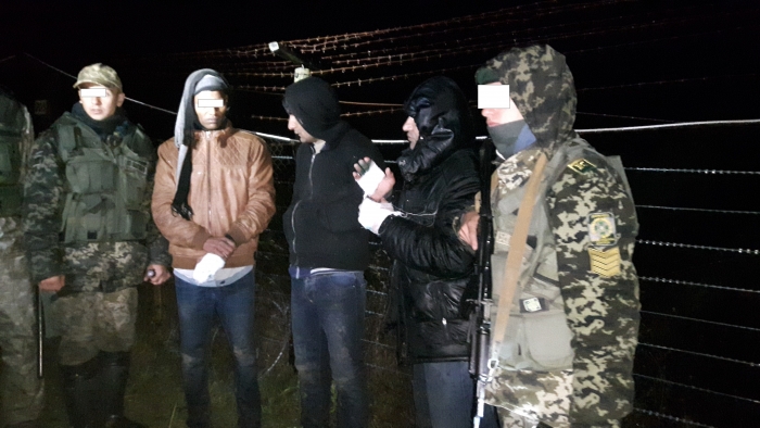 Сильно змерзлих нелегалів з трьох країн затримали на Закарпатті