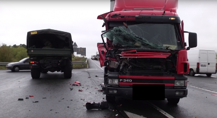 На трасі Київ-Чоп сталась ДТП за участі військової вантажівки