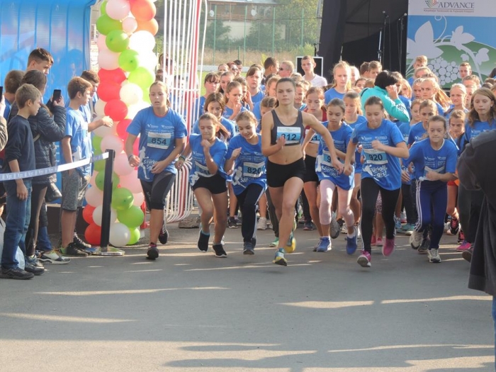 До благодійного забігу в Берегові долучилися олімпійський чемпіон і учасниця Євробачення