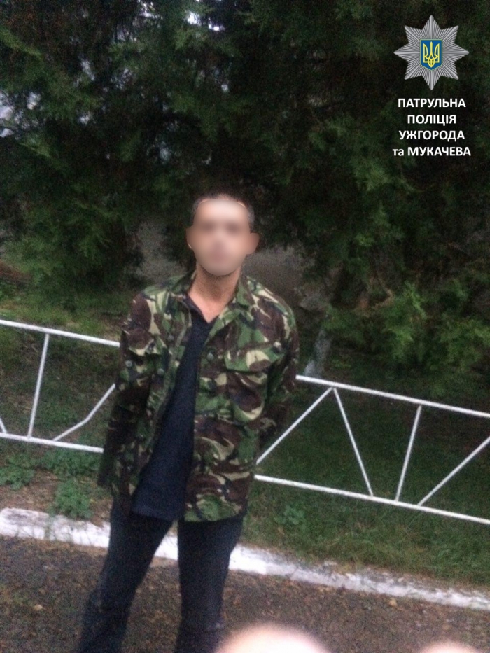 Дуже п’яний чоловік у центрі Ужгорода побив двох людей