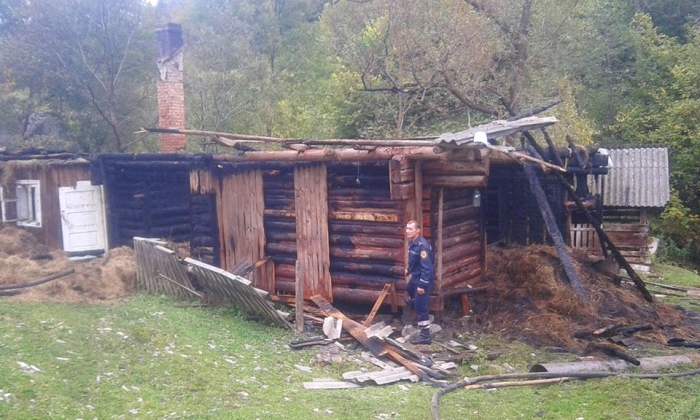 У гірському селі згоріла будівля через неправильно прокладену проводку