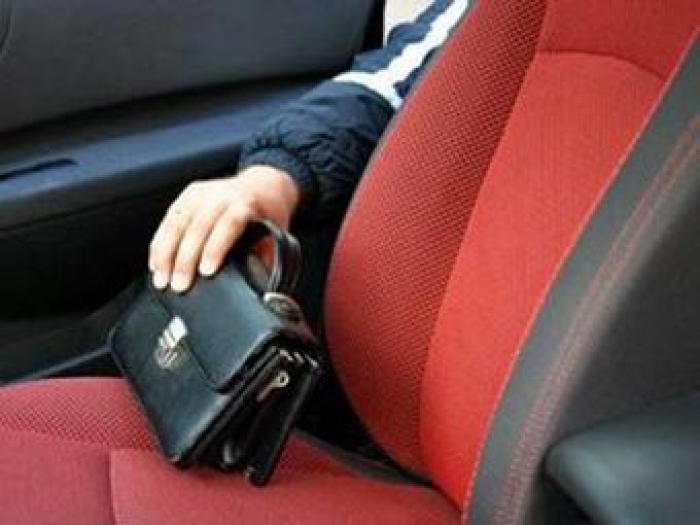 Автовласники, не провокуйте крадіїв відкритими дверима і повними барсеткам!