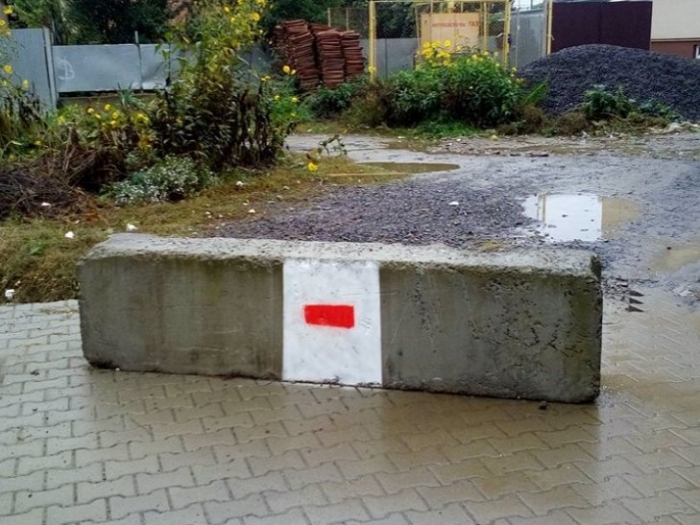 Міська рада вирішила  почистити Ужгород від самовільних обмежувачів