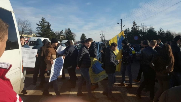 Закарпатське блокування КПП поширилося на сусідів: стоять Шегині 