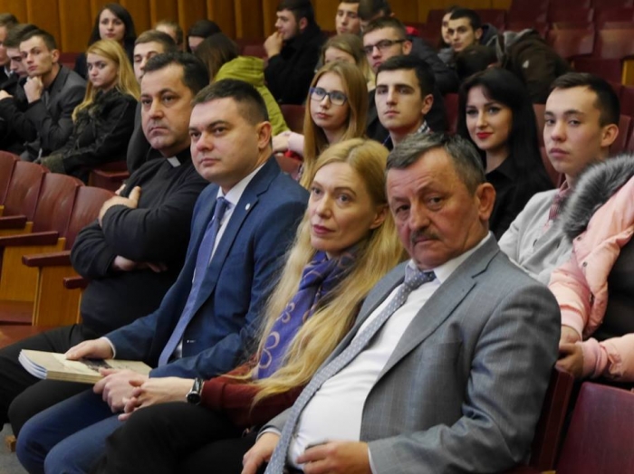 Як УжНУ своїх студентів зі святом вітає