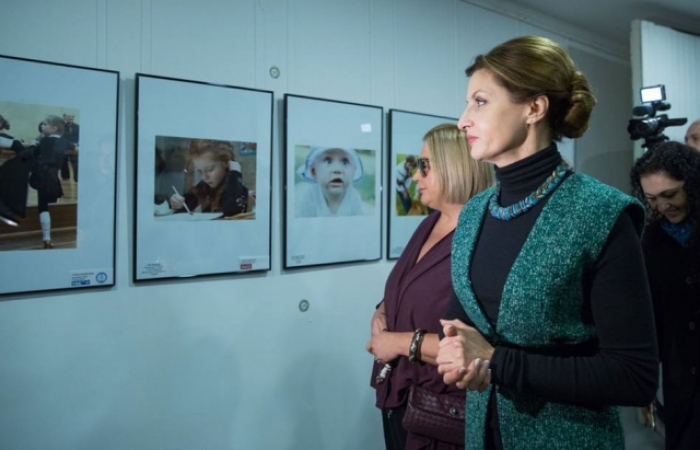 Дружина Президента одягається в ужгородської дизайнерки