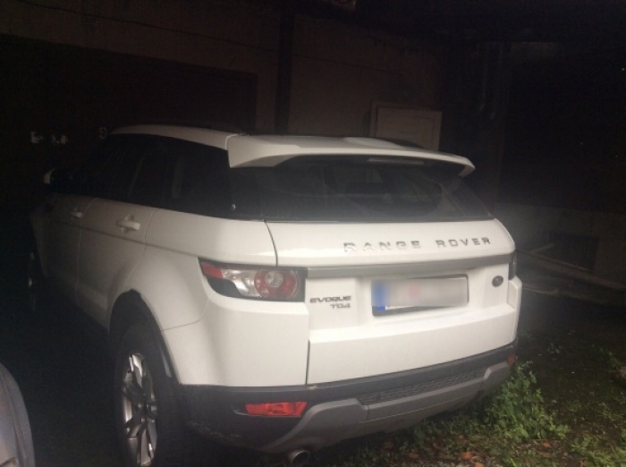 У мукачівця «позичили» інь і янь – білий і чорний «Range Rover»