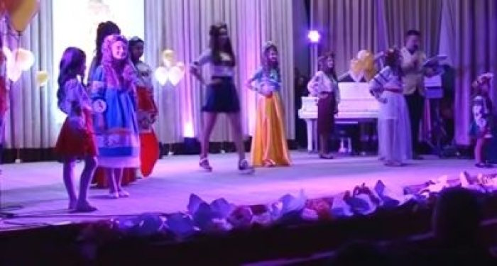 Маленькі красуні змагалися за титул “Міні топ-модель Виноградів 2017”