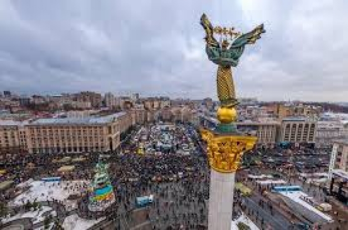 На Майдані стались сутички: люди намагались запалити шини