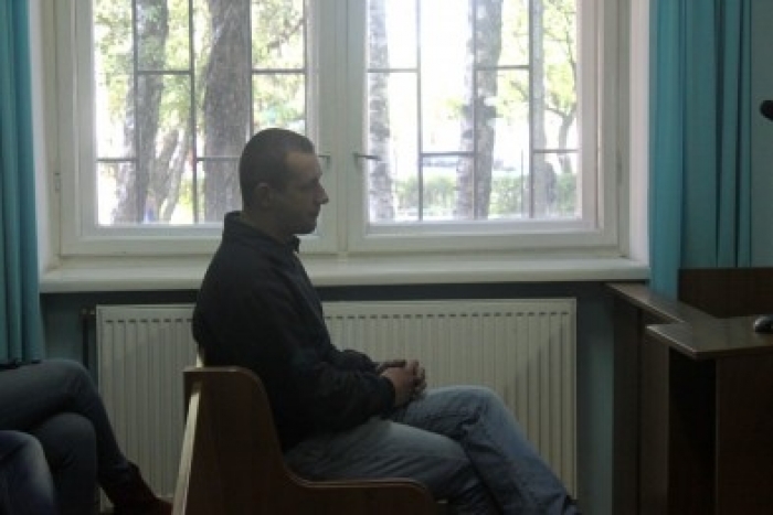 Собачий вбивця просить його відпустити, бо... хворий