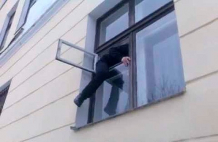 Злодійки з Ужгорода взяли "на справу" дитину