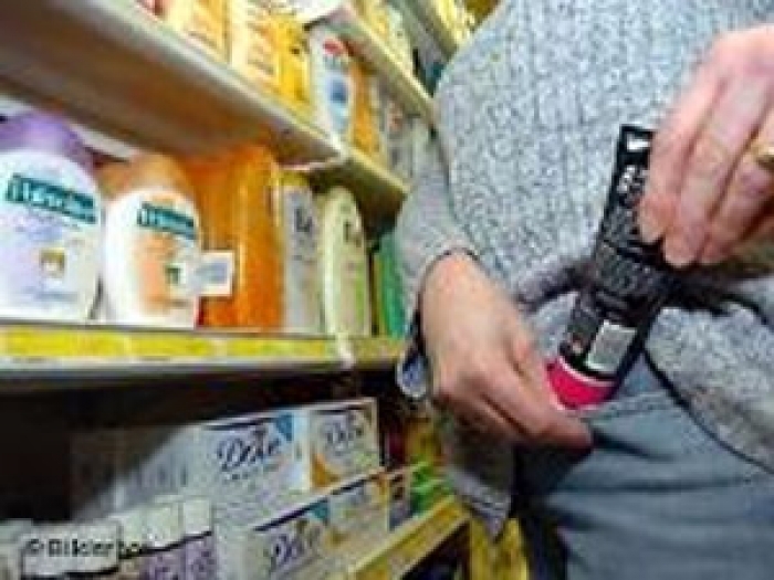 Камера спостереження допомогла ужгородській поліція встановити "косметичного" злодія