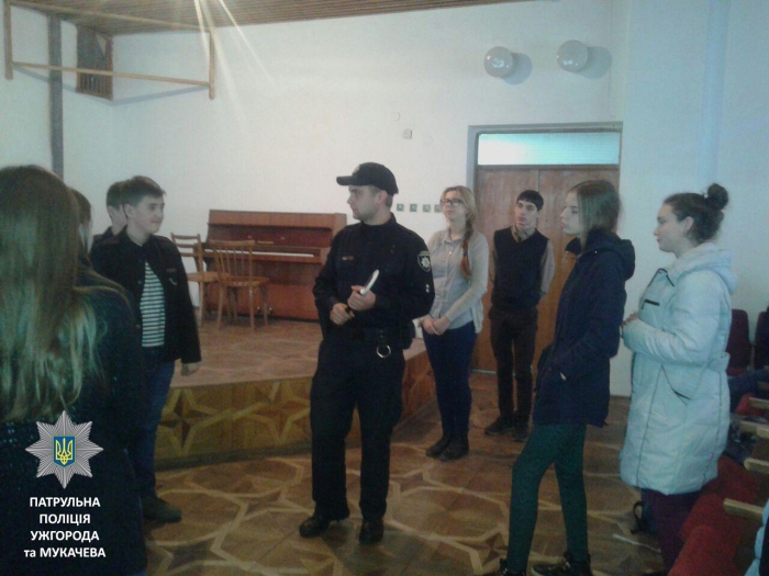 У Перечині дітям розказали як ходити, їздити і стояти на дорозі