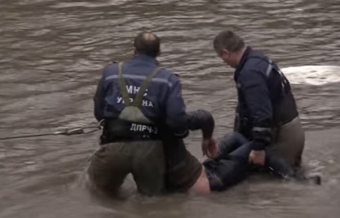 ДТП у Рахові: водія ледве врятували