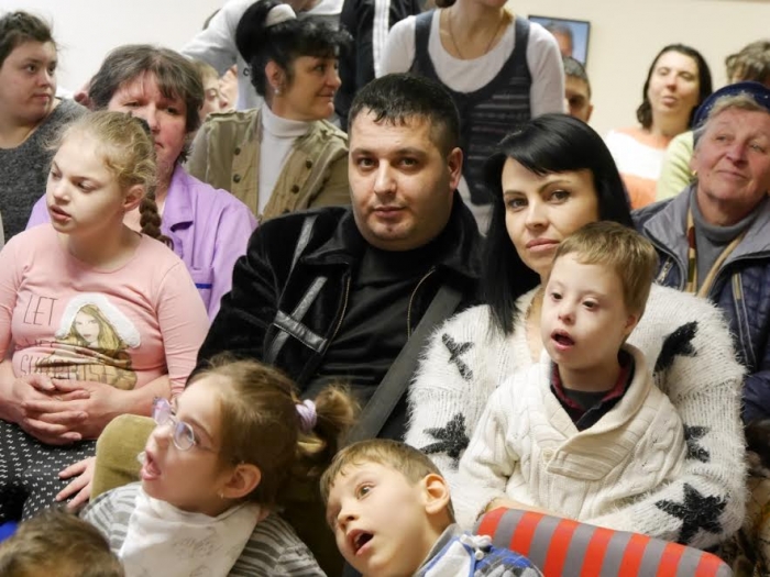 В Ужгороді зі Святом Миколая привітали й особливих діток