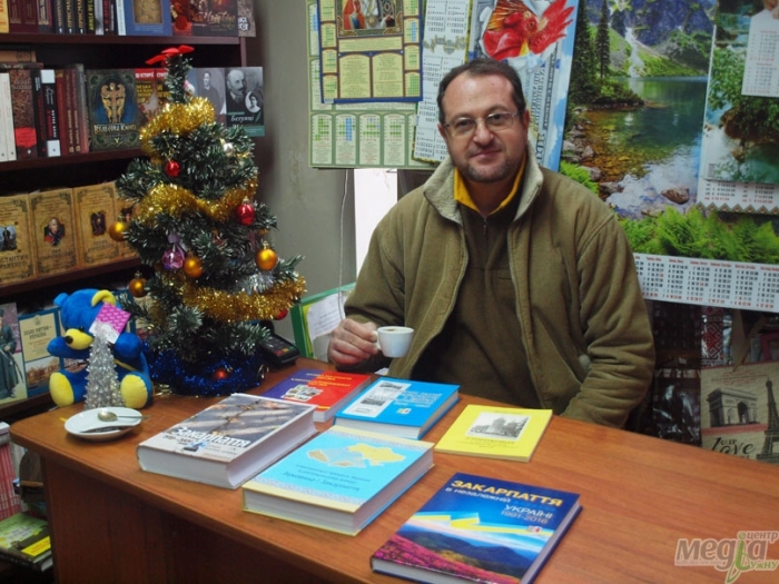 В Ужгороді за прилавок став професор місцевого вишу