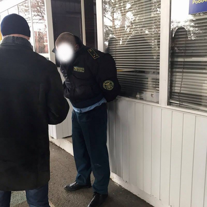 ДФС Закарпаття з Генеральною прокуратурою «пасли» і піймали колегу-митника