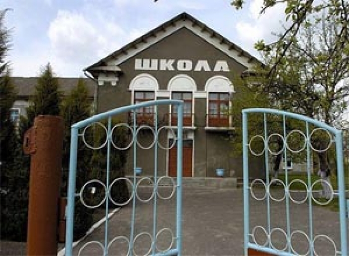 Закарпатські місцеві бюджети таки змушені будуть фінансувати медицину і освіту
