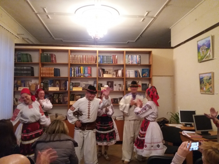 Унікальну книгу презентували сьогодні в Ужгородській бібліотеці
