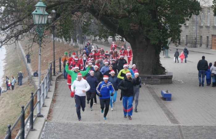 Скільки грошей "набігали" сьогодні в Ужгороді, щоб допомогти дітям?