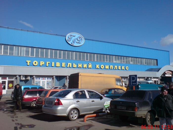 Біля головного мукачівського базару "Мерседес" і "Фольксваген" не поділили дорогу
