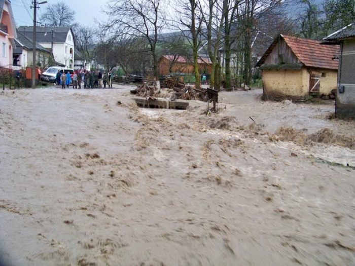 Жителі закарпатського села із страхом чекають танення снігу