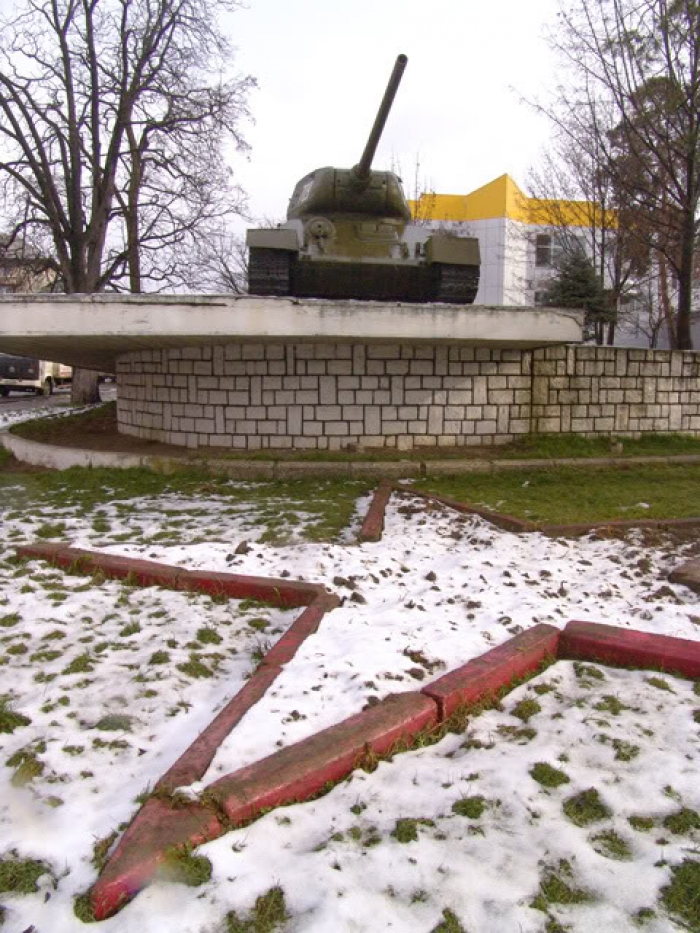 У Мукачеві день почався з ДТП за участю виробів російського, китайського, французького автопромів