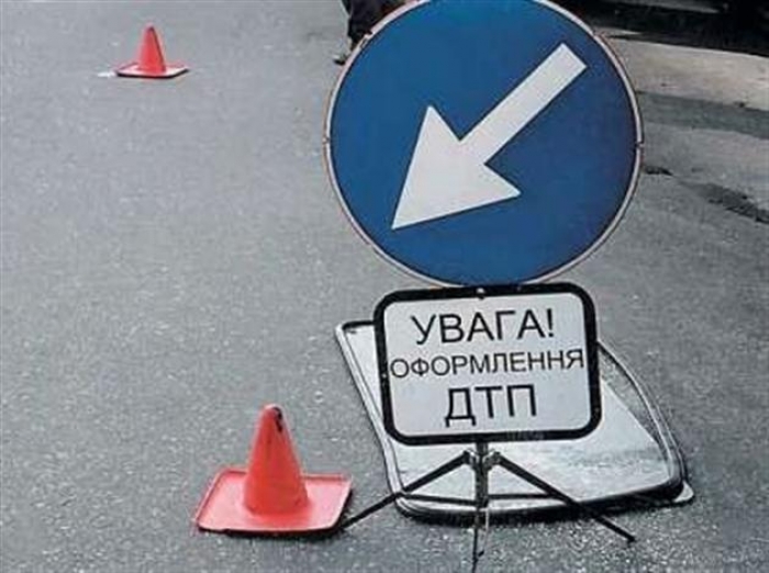 У Мукачеві великий Мерседес наїхав на маленьку Chery