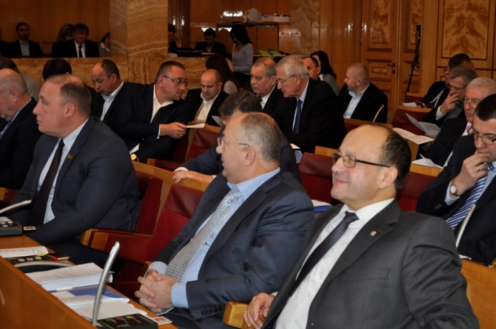 Закарпатські обласні депутати підтримали ремонт дороги на Виноградівщині і укріплення дамби  на Тереблі. Слово за  ОДА