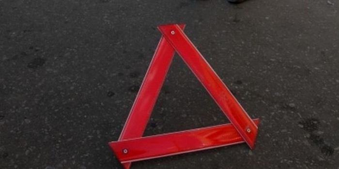 В Ужгороді «Фольксваген» на перехресті Минайська-Швабська-проспект Свободи знайшов дерево для «обіймів»  