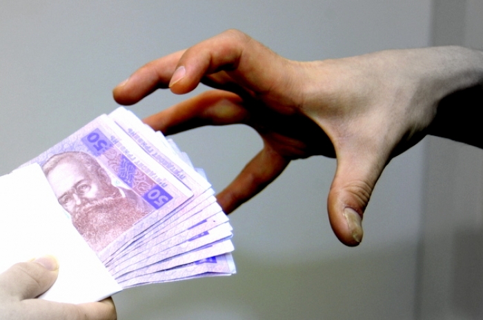 Скільки дати? Скільки взяти? На Закарпатті оцінили вартість хабаря