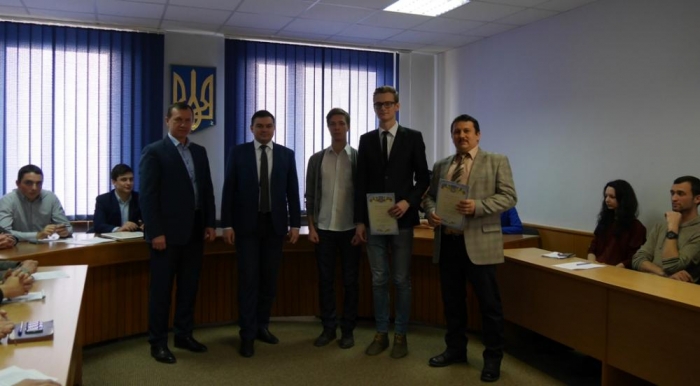 Міський голова Ужгорода на засіданні Молодіжної координаційної ради нагородив студентів-переможців
