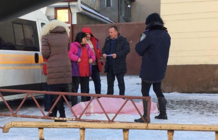 У Мукачеві чоловік помер серед вулиці від серцевого нападу
