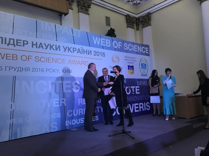 УжНУ одним із семи провідних вишів України отримав нагороду в науковій сфері