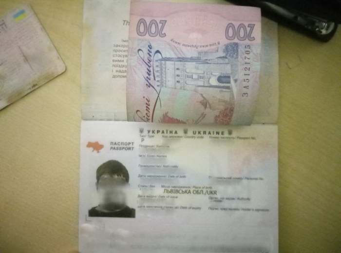 Львів'янин на закарпатському кордоні пробував відкупитися хабарем