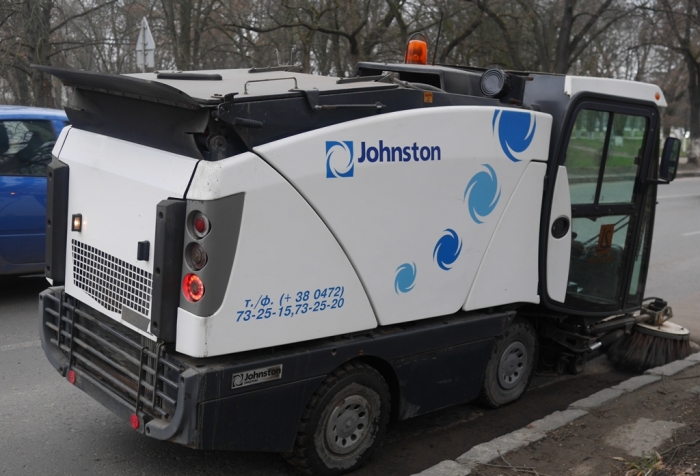 Вулиці Ужгорода прибирає Johnston
