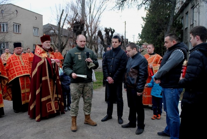 Військовий розмалював паркан і отримав за це грамоту від військкомату