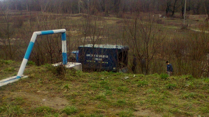 Закарпатці заради каменю розбирають навіть протипаводкову дамбу