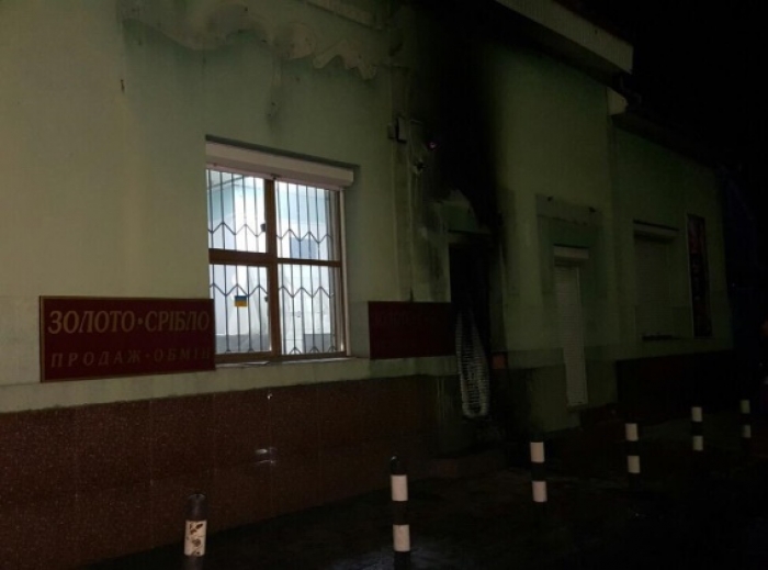 В Мукачеві підпалили ювелірний магазин