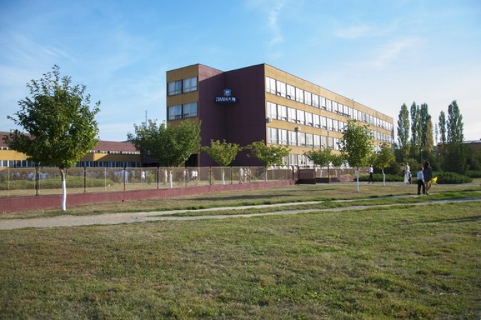 Ужгородській гімназії конче потрібно гроші на заміну вікон